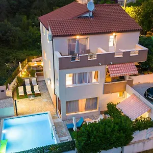 https://apartments-bruno-trogir.hotels-in-trogir.com